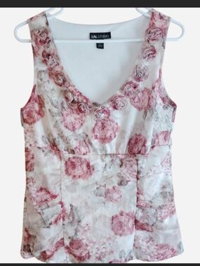 I.N. Studio Pink and White Floral V-Neck Sleeveless Camisole Blouse